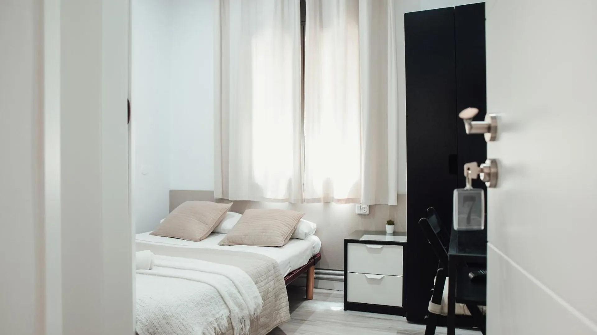 Guest house Hostal Ruta De Francia Barcelona