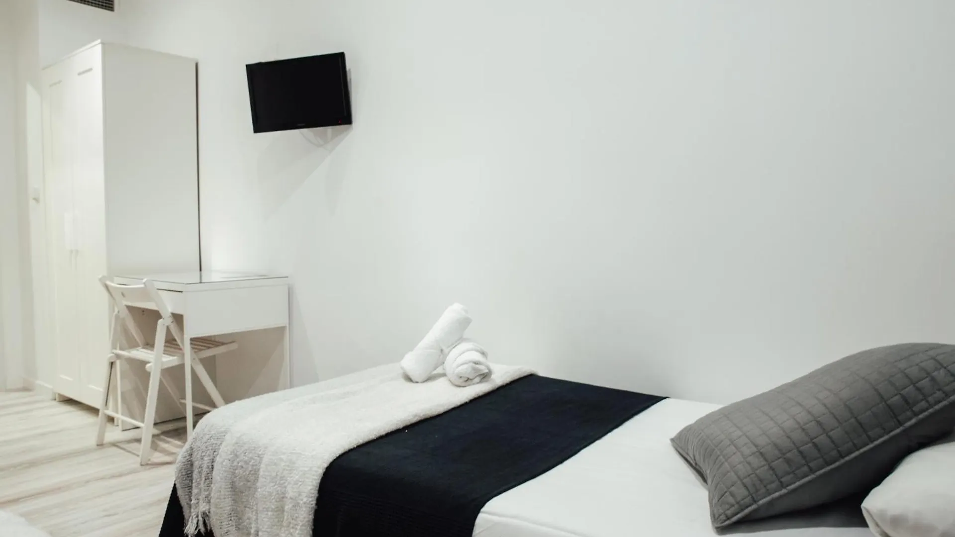 ** Guest house Hostal Ruta De Francia Barcelona Spain