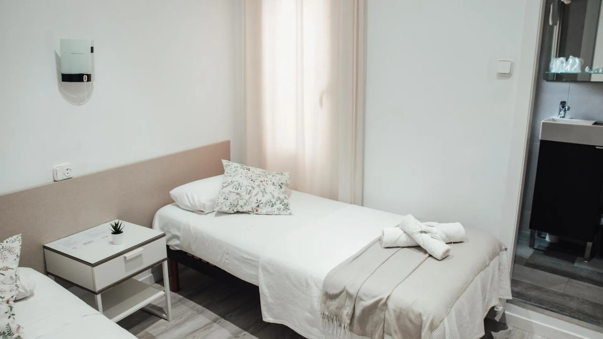 Hostal Ruta De Francia Barcelona Guest house